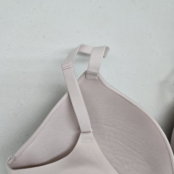 Uniqlo Women Bra 32B Pink T Shirt Wireless Strap Adjustable Smooth - Picture 11 of 11